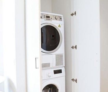 Furnished One Bedroom Apartment - Opposite Queen Victoria Market! - Photo 5