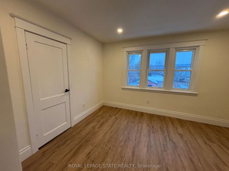 69 Roxborough Avenue #Upper - Photo 3