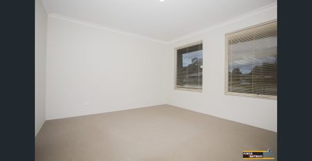 STREET-FRONT LIVING - FRESH, SPACIOUS & PERFECTLY LOCATED - Photo 5