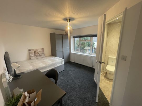 KensalRise, DERBY - Photo 1