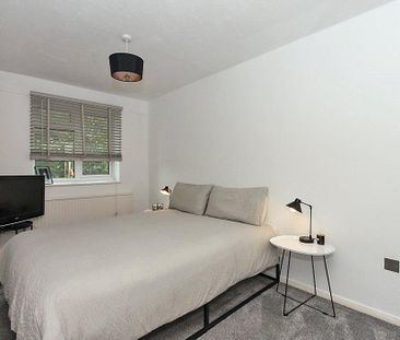 3 bedroom end of terrace house to rent - Photo 2