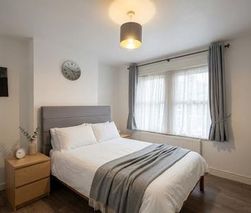 4 bedroom property to rent - Photo 2