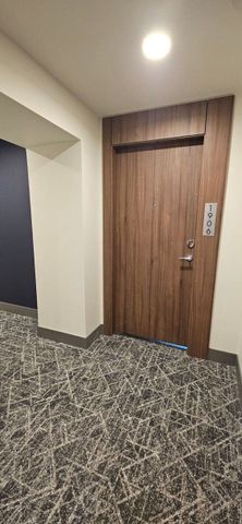 Luxury 1bed Condo; Water Street by the Park – Available Now - Photo 4