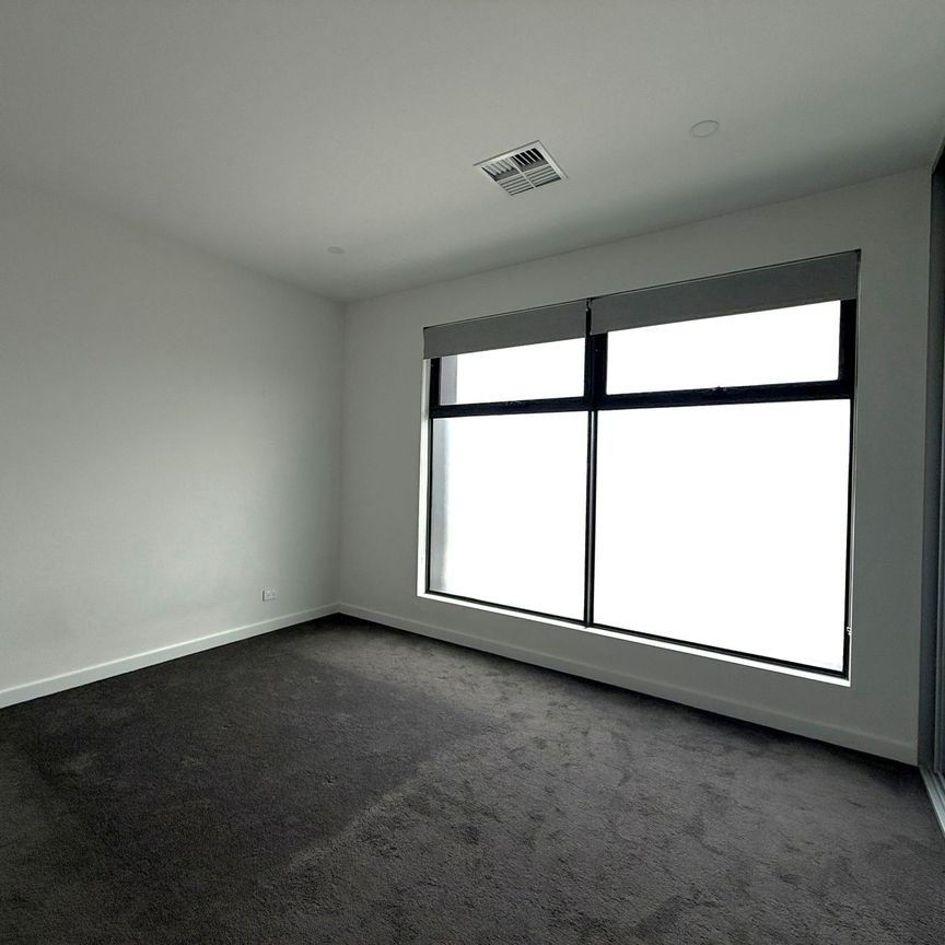 Modern 3-Bed, 2-Bath Home in Klemzig with Ensuite, Ducted Air & Low-Maintenance Yard! - Photo 1