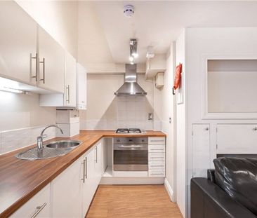 A well presented duplex apartment located within a gated developmen... - Photo 5