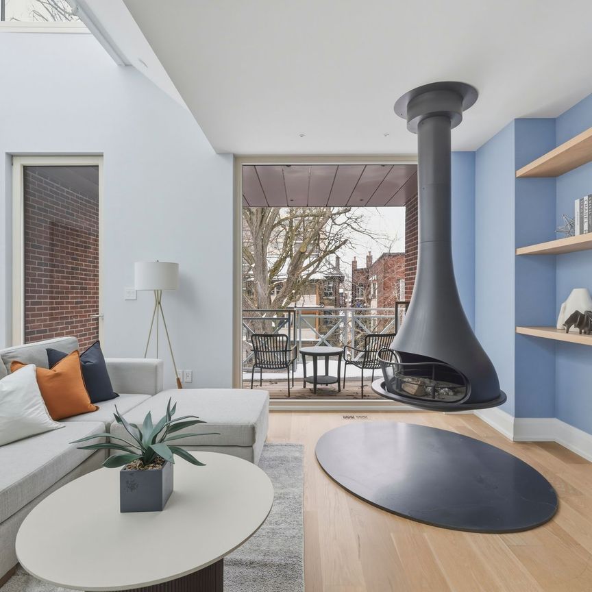 For Lease - 94 B Admiral Road, Toronto, Ontario - Photo 1