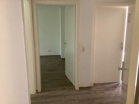 Helle und geräumige 2,5 Zimmer Wohnung zum 16.09.2024 anmietbar! - Photo 2