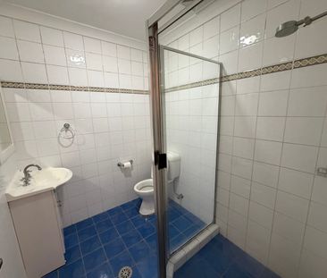 Spacious modern 3-bedroom apartment with amenities - Photo 6