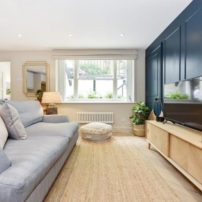 Studio Flat, Kensington Gardens Square, W2 - Photo 1