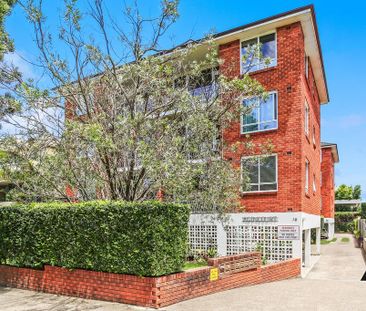 Fully renovated 2 bedroom in the heart of Mosman - Photo 5