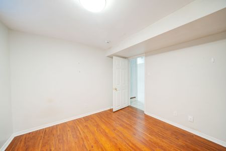 For Lease - 5 Claresholme Drive, Toronto, Ontario - Photo 5