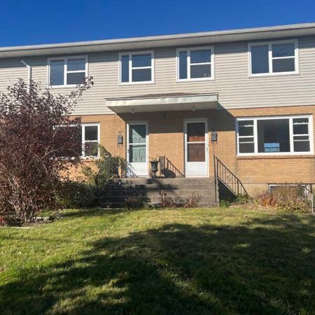 3 bedroom 3 level homes on Crystal Drive Dartmouth ONE MONTHS FREE RENT! - Photo 4