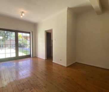 3 BEDROOM TOWNHOUSE - Photo 2