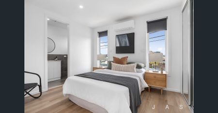 Yarraville Life Awaits - Photo 4