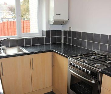 2 bedroom end of terrace house to rent - Photo 1