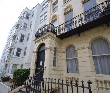 Oriental Place, Brighton, BN1 - Photo 3