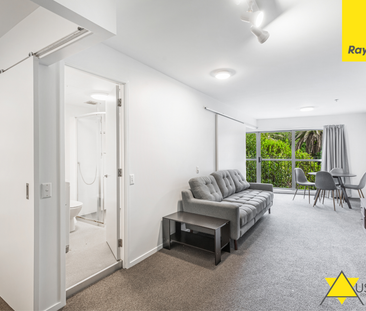 Stunning 2 Bedroom in City - Photo 3