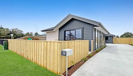 WOODEND - TWO BEDROOMS, SINGLE GARAGE - Photo 5