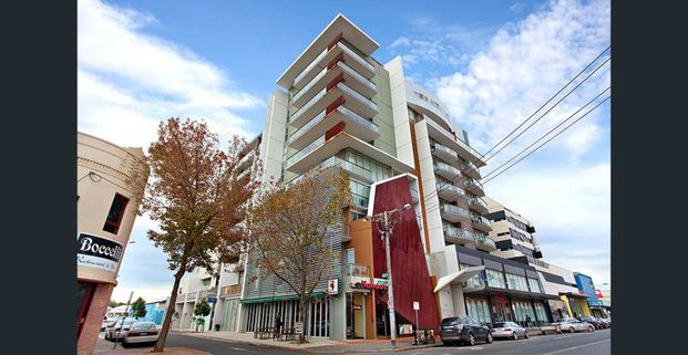 Biggest 1 bedroom in Footscray ! - Photo 1