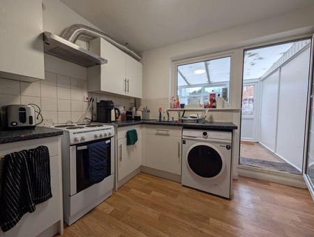 4 bedroom terraced house to rent - Photo 4