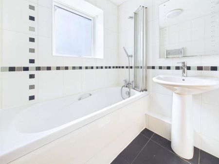 1 bedroom ground floor flat to rent - Photo 3