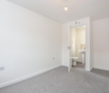 3 bedroom semi-detached house to rent - Photo 3