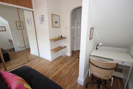 2 bedroom penthouse to rent - Photo 5