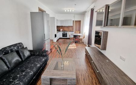 Priveliste Spre Rezervatia Naturala Dealul Lempes - Fotografie 2