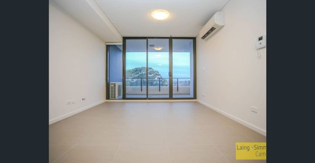 Top Floor Executive Apartment : Shopping Strip Location - Photo 1