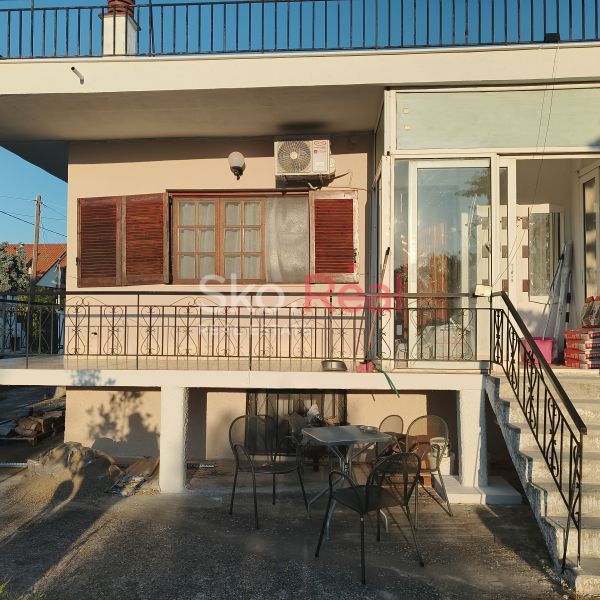 ΕΝΟΙΚΙΑΣΗ- ΚΑΤΟΙΚΙΑΣ- ΑΓΙΑ ΤΡΙΑΔΑ ΘΕΡΜΑΪΚΟΣ- ΜΟΝΟΚΑΤΟΙΚΙΑ 120 ΤΜ- ΕΠΙΠΛΩΜΕΝΗ-ΣΕ 800 TM ΟΙΚΟΠΕΔΟ-2 ΠΑΡΚΙΝΓΚ - Φωτογραφία 1
