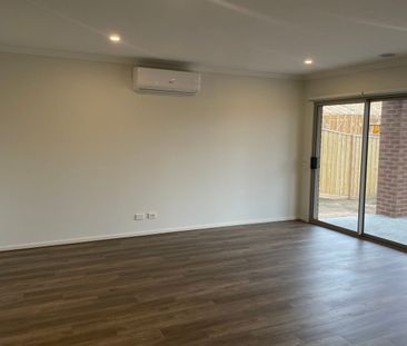 Near New Double Story Family Home - Photo 5