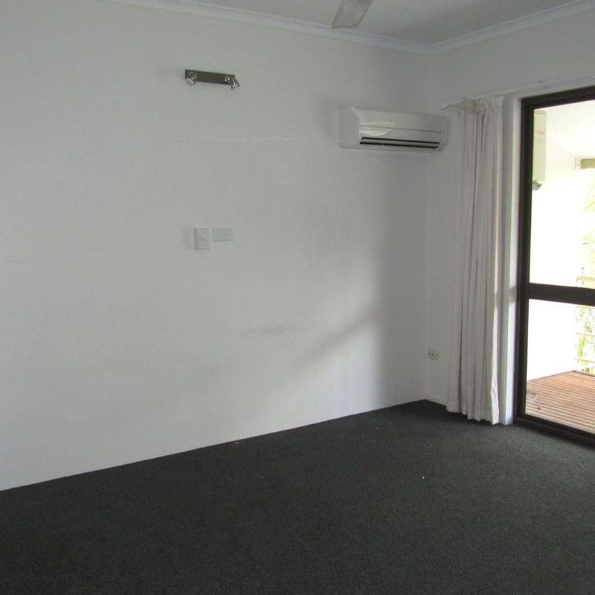 PRIME LOCATION! WALK TO CAFES, MARKETS & THE SAILING CLUB - Photo 1