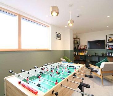 Queen Street, Maidenhead, Berkshire, SL6 - Photo 3