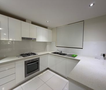 Beautiful Freshly Painted 2 Bedroom Unit, Fantastic Location, Brand... - Photo 4