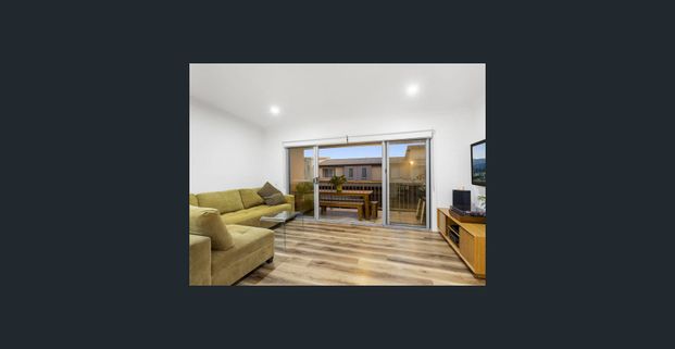 Convenience and security in Varsity Lakes precinct - Photo 1