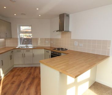 2 bedroom ground floor flat to rent - Photo 1