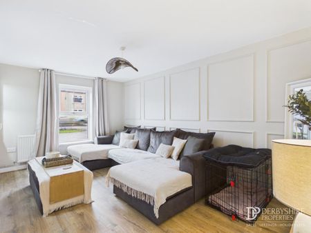 4 Bedroom Semi-Detached House - Photo 2