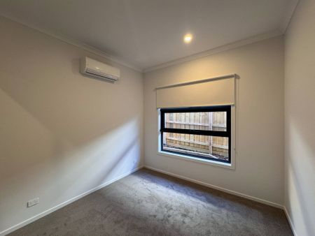 Stylish, Brand-New Living in Leafy Mount Evelyn - Photo 3