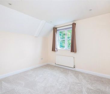 4 bedroom detached house to rent - Photo 2