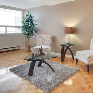 Parkway Towers - Photo 2