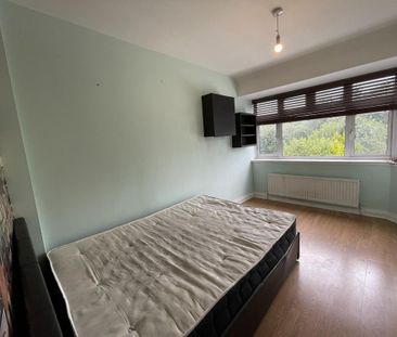 5 bedroom semi-detached house to rent - Photo 2