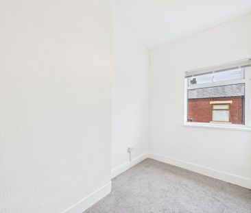 Oxford Street, Leigh, WN7 - Photo 4