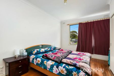 “Comfortable Unit in Prime Location” - Photo 4