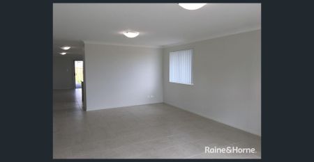 MODERN & SPACIOUS FAMILY HOME - Photo 2