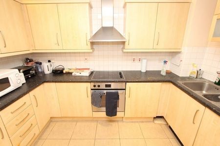 Room in a Shared Flat, Berglen Court, E14 - Photo 5