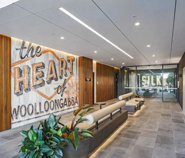 Rooftop Views Overlooking the Iconic Gabba Stadium! - Photo 3