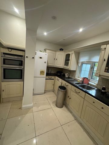 Room in a Shared House, Abercorn Road Annexe, NW7 - Photo 3