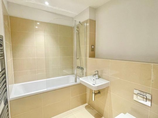 Bulbourne Yard, Tring, Bulbourne - Photo 1