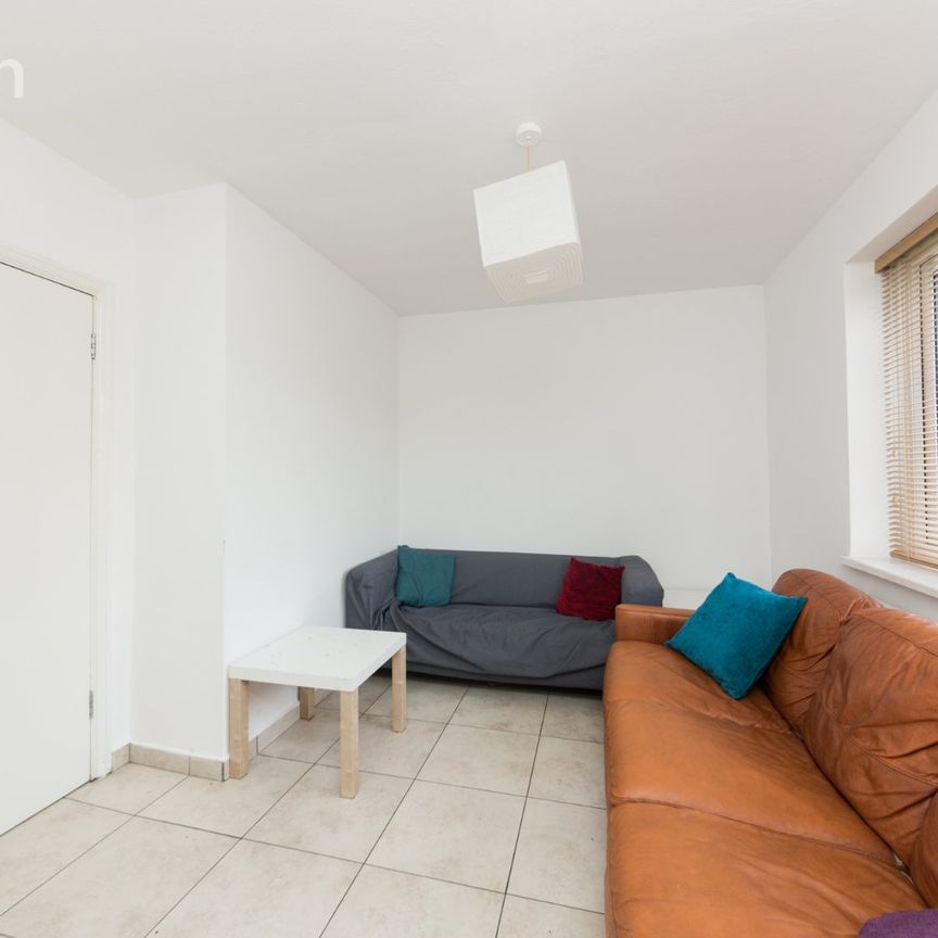 5 bedroom semi-detached house to rent - Photo 1