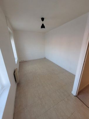 Location Appartement 2 pièces 38m² MAUBEUGE 59600 - Photo 1
